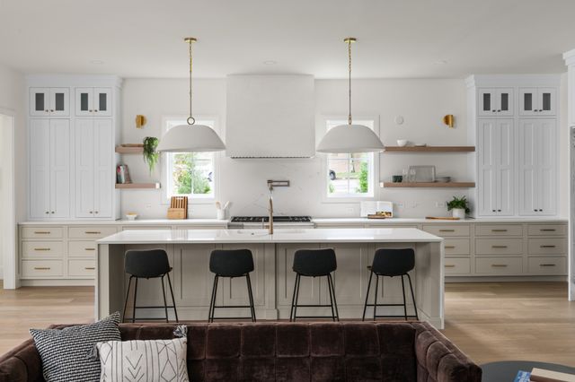 706 Brook Hollow Rd, Nashville, TN 37205