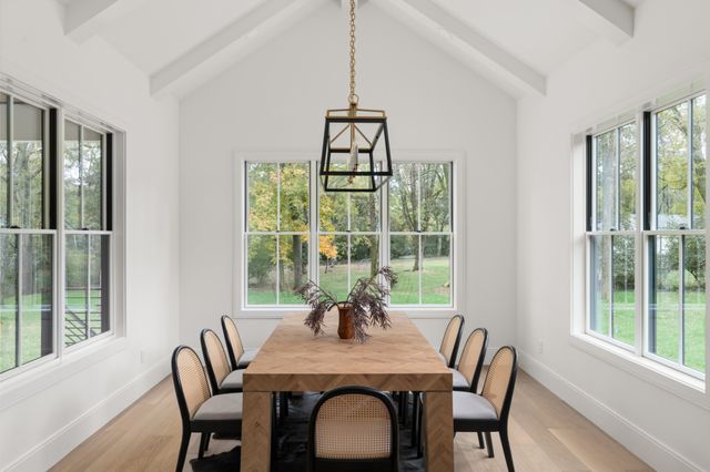 706 Brook Hollow Rd, Nashville, TN 37205