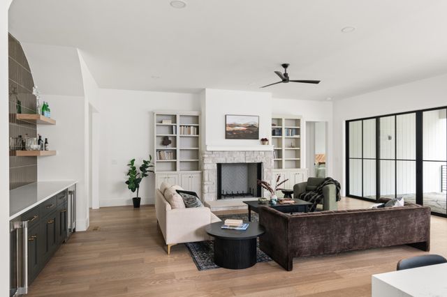 706 Brook Hollow Rd, Nashville, TN 37205