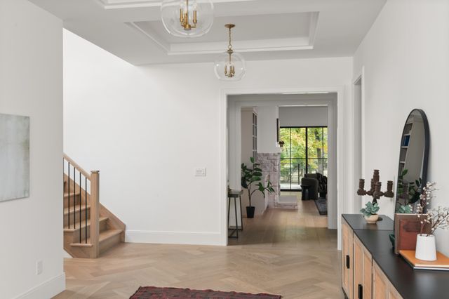 706 Brook Hollow Rd, Nashville, TN 37205