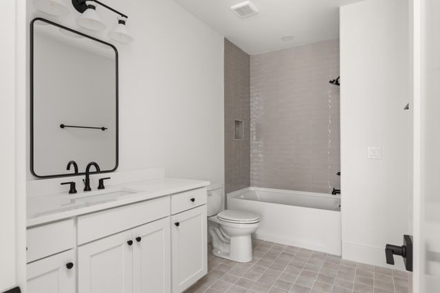 706 Brook Hollow Rd, Nashville, TN 37205