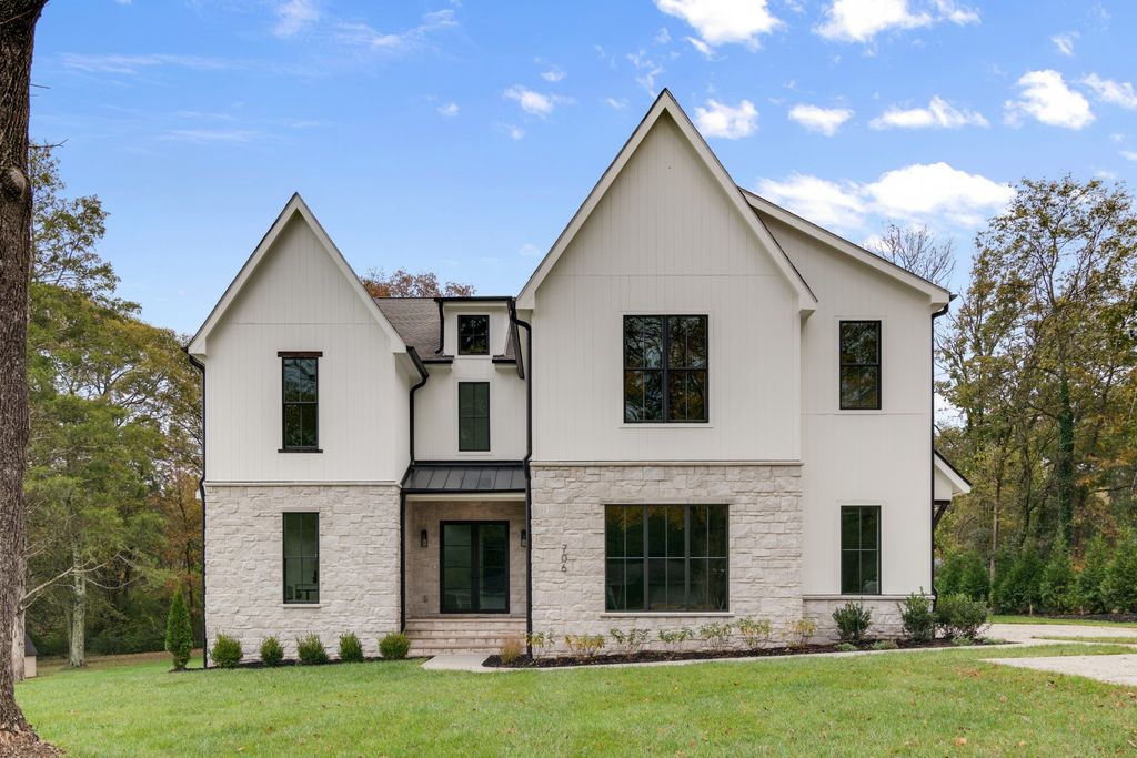 706 Brook Hollow Rd, Nashville, TN 37205