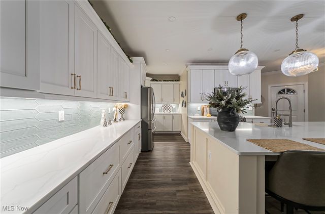 101 Whispering Shores, Vermilion, OH 44089