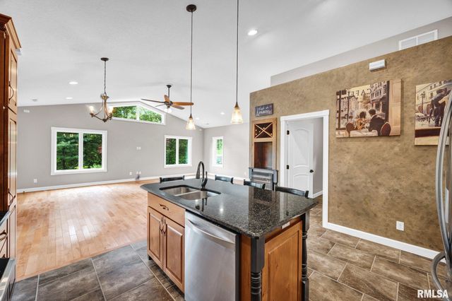 277 E SPRING Lane, East Peoria, IL 61611