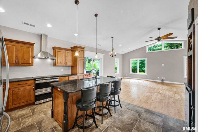 277 E SPRING Lane, East Peoria, IL 61611