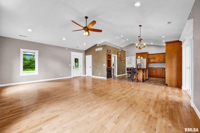 277 E SPRING Lane, East Peoria, IL 61611