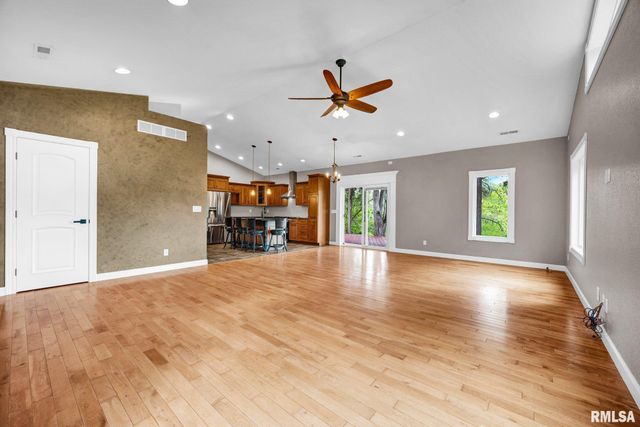 277 E SPRING Lane, East Peoria, IL 61611