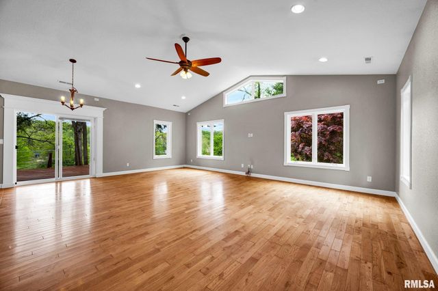 277 E SPRING Lane, East Peoria, IL 61611