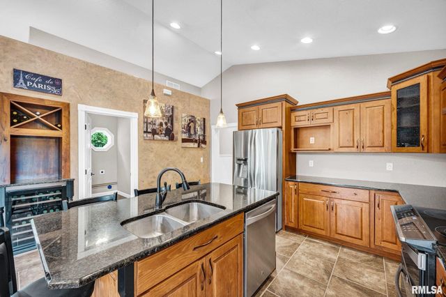 277 E SPRING Lane, East Peoria, IL 61611