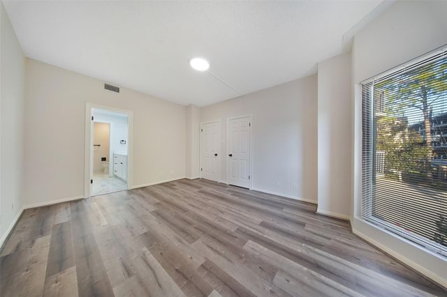 661 Bering Drive 207, Houston, TX 77057