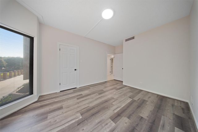 661 Bering Drive 207, Houston, TX 77057