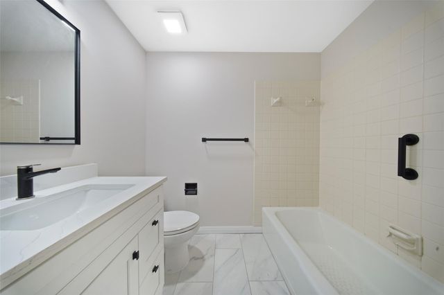 661 Bering Drive 207, Houston, TX 77057