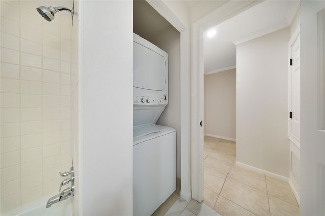 661 Bering Drive 207, Houston, TX 77057