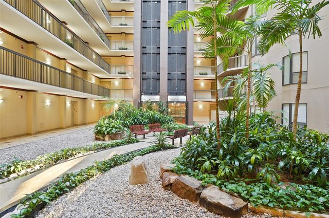 661 Bering Drive 207, Houston, TX 77057