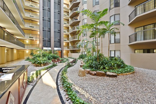 661 Bering Drive 207, Houston, TX 77057