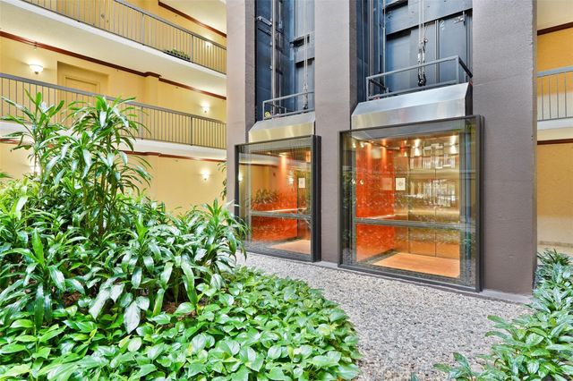 661 Bering Drive 207, Houston, TX 77057