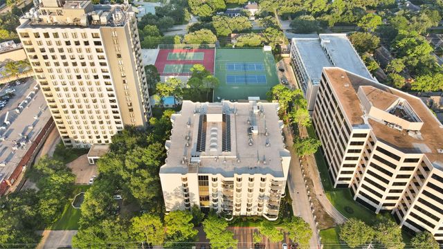 661 Bering Drive 207, Houston, TX 77057