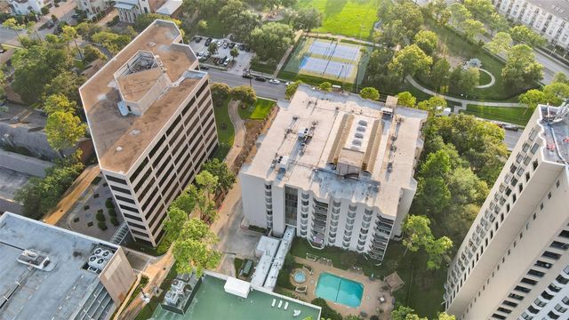 661 Bering Drive 207, Houston, TX 77057