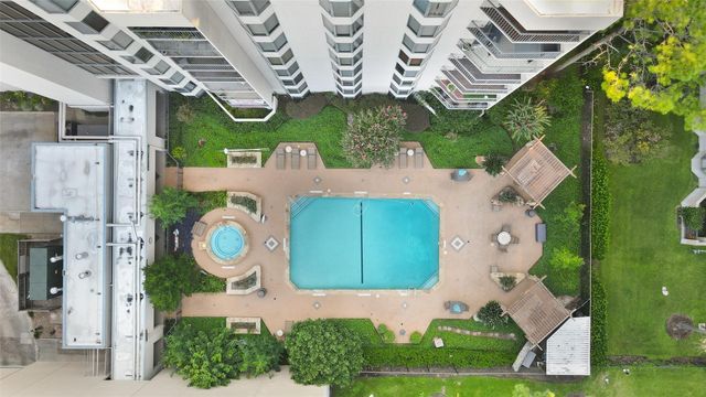 661 Bering Drive 207, Houston, TX 77057