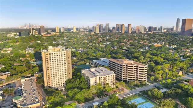 661 Bering Drive 207, Houston, TX 77057