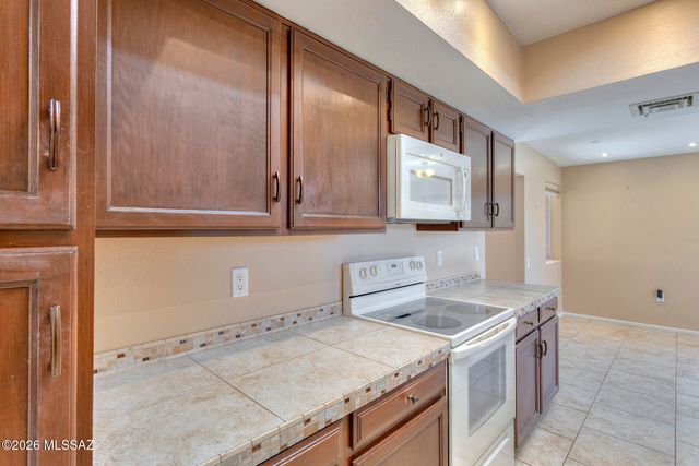 1592 W Agave Lane, Green Valley, AZ 85622