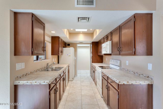 1592 W Agave Lane, Green Valley, AZ 85622