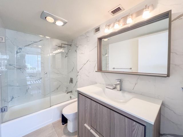 1901 Brickell Ave B2004, Miami, FL 33129