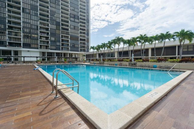 1901 Brickell Ave B2004, Miami, FL 33129