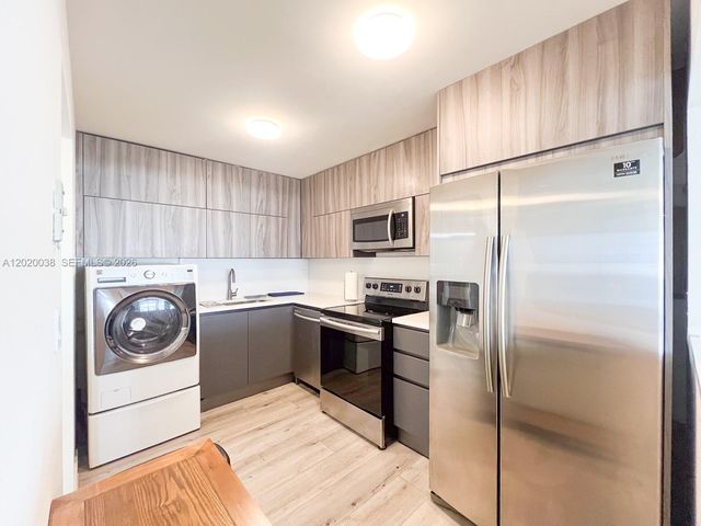 1901 Brickell Ave B2004, Miami, FL 33129