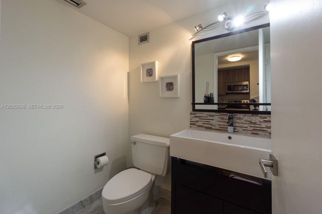 1901 Brickell Ave B2004, Miami, FL 33129