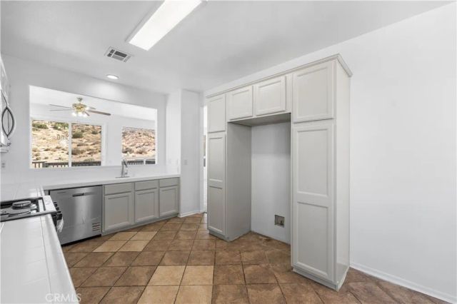 1050 Cactus Drive, Palmdale, CA 93551
