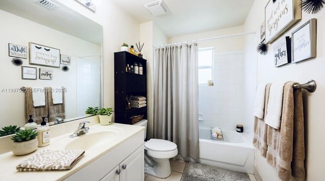 27 Royal Palm Way 102, Boca Raton, FL 33432