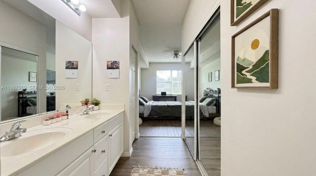 27 Royal Palm Way 102, Boca Raton, FL 33432