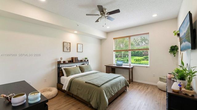 27 Royal Palm Way 102, Boca Raton, FL 33432