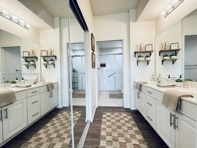 27 Royal Palm Way 102, Boca Raton, FL 33432