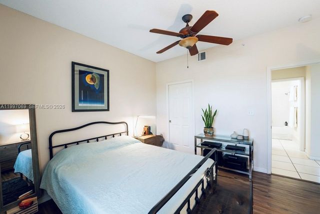 27 Royal Palm Way 102, Boca Raton, FL 33432