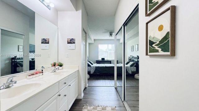 27 Royal Palm Way 102, Boca Raton, FL 33432