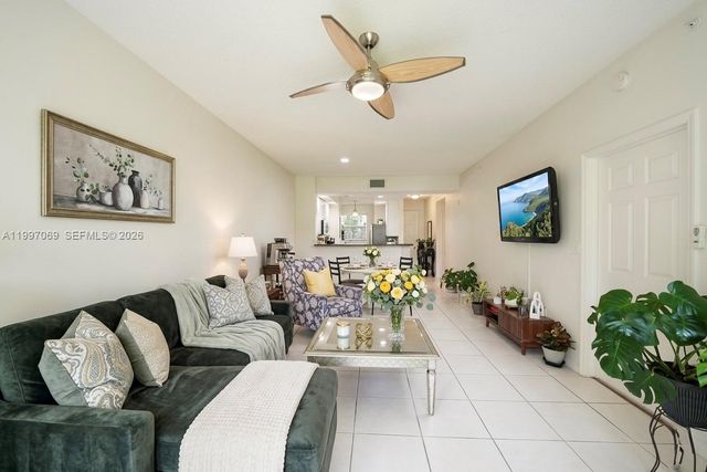 27 Royal Palm Way 102, Boca Raton, FL 33432