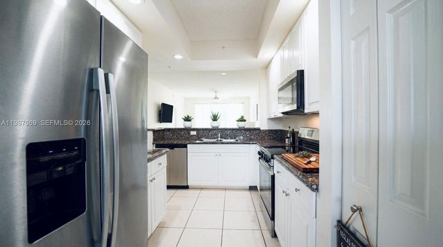 27 Royal Palm Way 102, Boca Raton, FL 33432