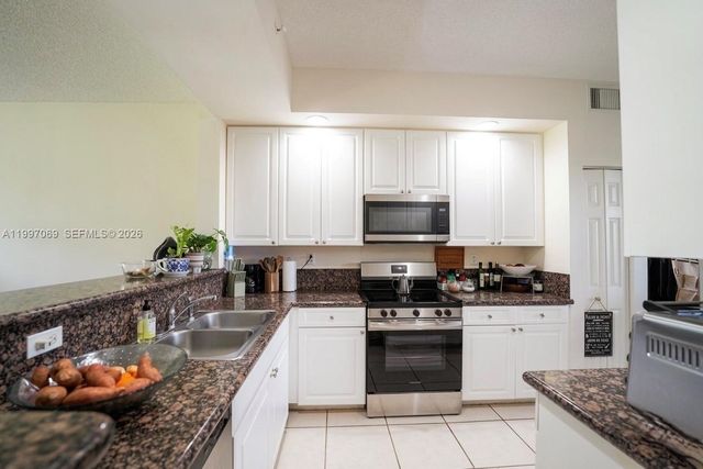 27 Royal Palm Way 102, Boca Raton, FL 33432