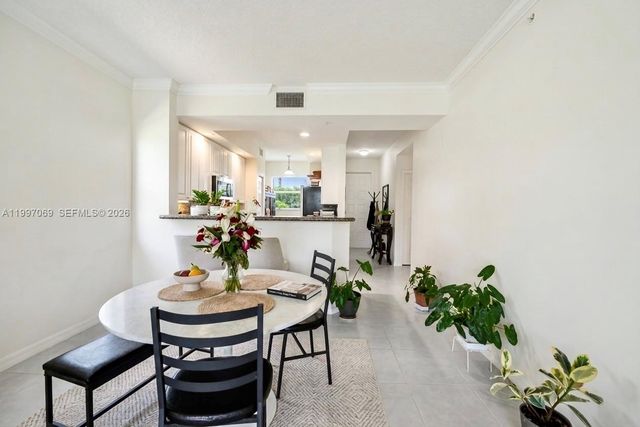 27 Royal Palm Way 102, Boca Raton, FL 33432