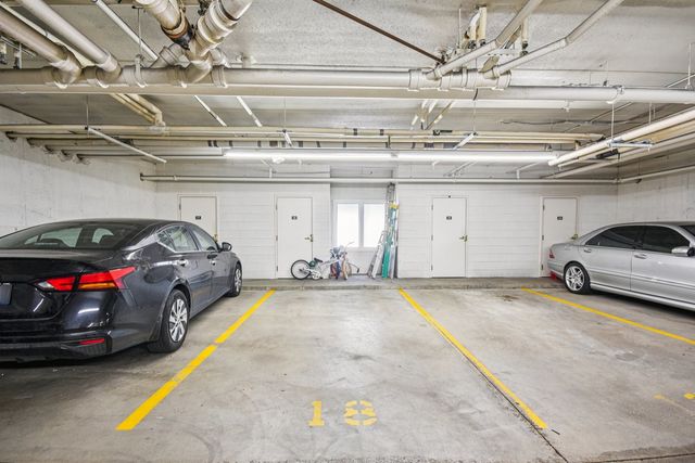 7450 Lincoln Avenue 203, Skokie, IL 60076