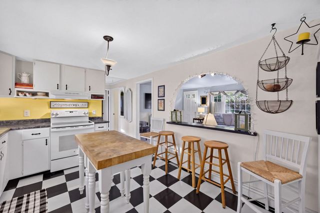 71 Homeport Dr, Barnstable, MA 02601