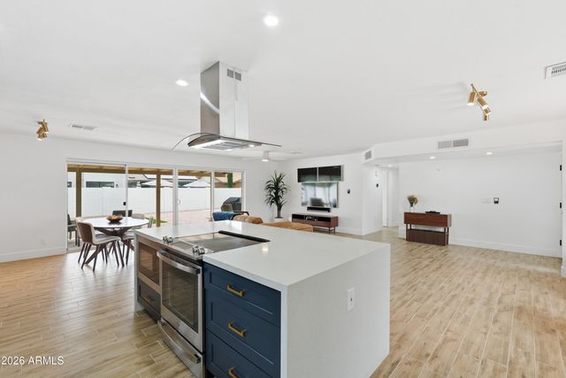 8607 E JACKRABBIT Road, Scottsdale, AZ 85250