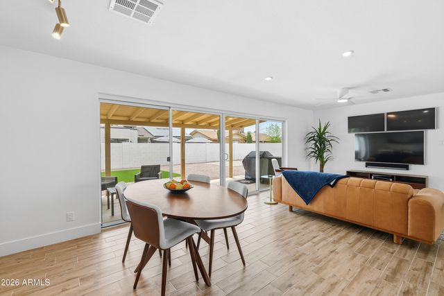 8607 E JACKRABBIT Road, Scottsdale, AZ 85250