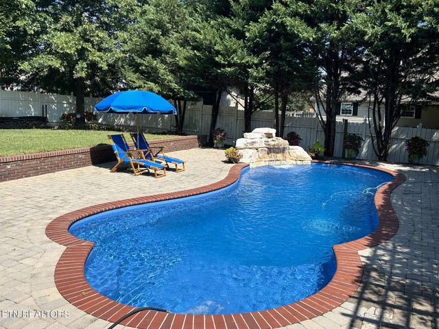 1347 Meadside Drive, Maryville, TN 37804