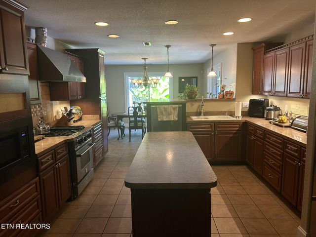 1347 Meadside Drive, Maryville, TN 37804