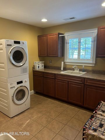 1347 Meadside Drive, Maryville, TN 37804