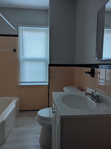 9994 Vaughan Street, Detroit, MI 48228