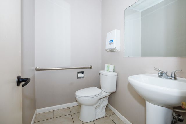 901 E Grove Street H, Bloomington, IL 61701